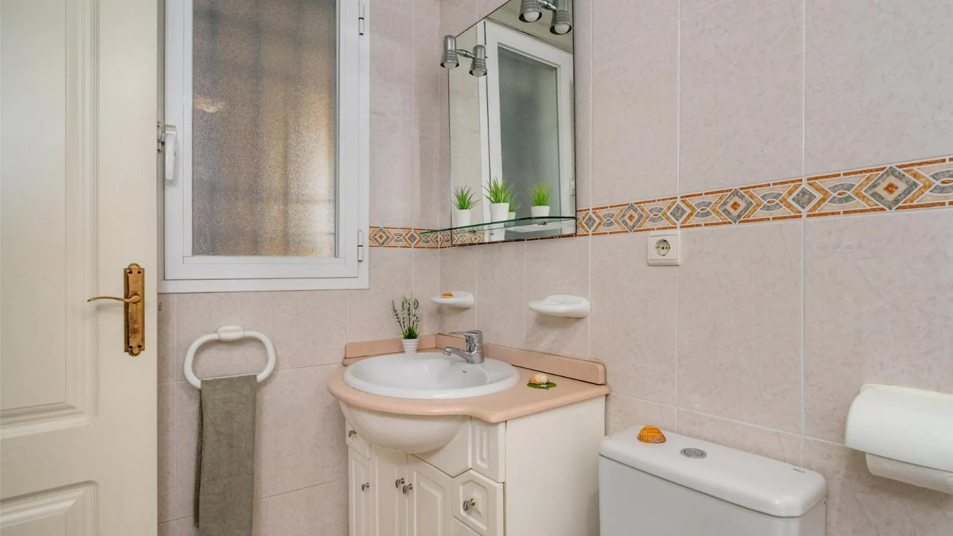 3 Bedroom, Sea Front & Sea View, Plunge Pool Fuengirola 0*,  Spain