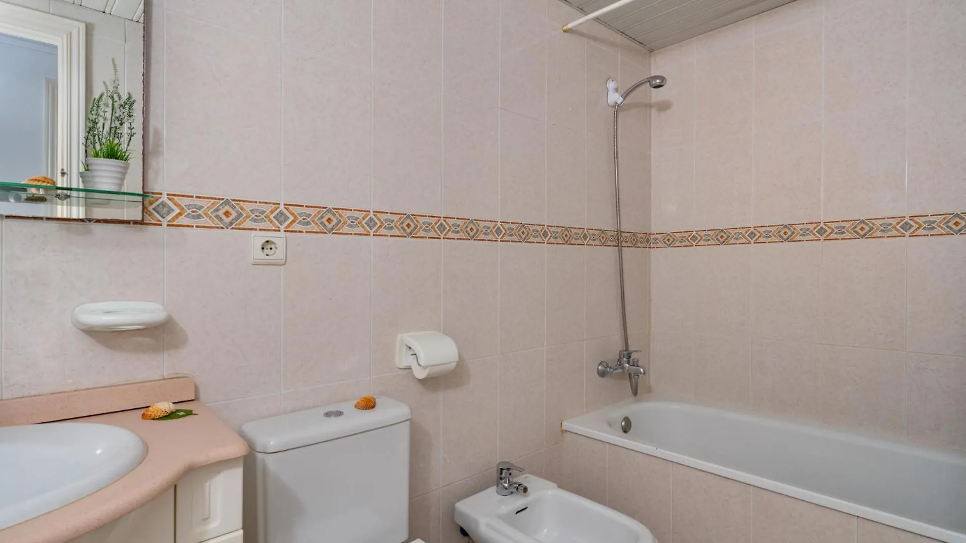3 Bedroom, Sea Front & Sea View, Plunge Pool Fuengirola Apartment